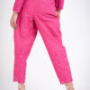 Pantalon en denim à motif logo en strass - rose